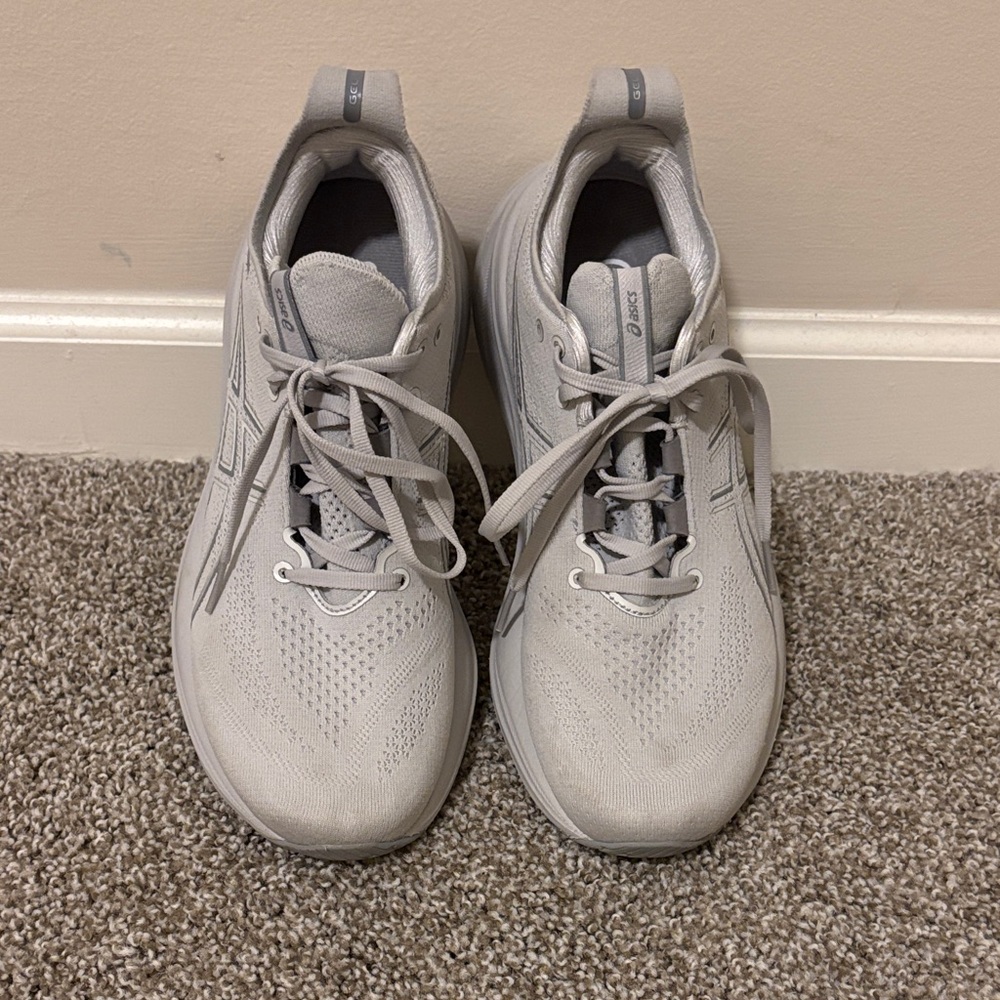 Asics Gel Nimbus 26 (women’s 9.5) 🤍🩶
